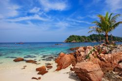 Uno scorcio del Parco Marino dell'isola di Redang, Malesia. Quest'isola, che si estende per 7 chilometri di lunghezza, è importante per la conservazione delle tartarughe marine ...