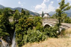 Uno scorcio del ponte costruito durante la Prima Guerra Mondiale a Introd, Valle d'Aosta - © Taesik Park / Shutterstock.com