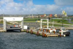Uno scorcio del porto di Calais, Francia, con il terminal dei traghetti - © ID-VIDEO / Shutterstock.com