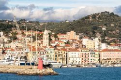 Uno scorcio del porto ligure di Oneglia, provincia di Imperia. Pittoresco borgo marinaro della riviera, Oneglia è uno dei due abitati della città di Imperia.
