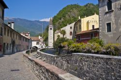 Uno scorcio del quartiere di Serravalle a Vittorio Veneto, provincia di Treviso. Un tempo cittadina autonoma come la vicina Ceneda, Serravalle è diventata in seguito parte integrante ...