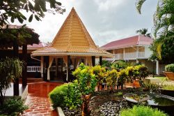 Uno scorcio del Radisson Grenada Beach Resort a St.George's, Grenada. La struttura alberghiera si affaccia sulla spiaggia ed è vicina a un campo da golf - © EQRoy / Shutterstock.com ...