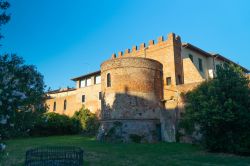 Uno scorcio del Torrione S. Brigida di Empoli, al tramonto (Toscana)