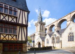Uno scorcio del viadotto di Morlaix visto dalla città vecchia, Bretagna, Francia.
