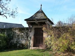 Uno scorcio del villaggio di Bozouls in Francia - © Mairie-bozouls -  CC BY-SA 4.0, Wikipedia