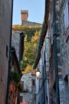 Uno scorcio del villaggio medievale di Radicofani, Toscana. Siamo in una delle località più caratteristiche e misteriose di questa regione.
