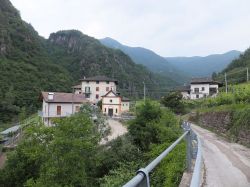 Uno scorcio dela borgata di Segonzano, provincia di Trento.
