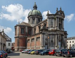 Uno scorcio della cattedrale di Saint-Aubain a Namur, Vallonia, Belgio. Questo grande edificio tardobarocco venne consacrato nel settembre 1772 © Uwe Aranas / Shutterstock.com