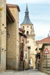 Uno scorcio della cattedrale di Santa Maria a Vitoria Gasteiz, Spagna, vista da una strada laterale - © villorejo / Shutterstock.com