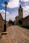 Uno scorcio della chiesa di San Giovanni Battista a Sale San Giovanni, Cuneo, Piemonte. Costruita nel 1786, è interamente affrescata e al suo interno opsita un organo a canne monumentale ...