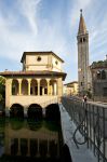 Uno scorcio della chiesa di Santa Maria della Pietà a Sacile, Friuli Venezia Giulia. Nel corso dei secoli è stata più volte sottoposta a interventi di restauro e rifacimento. ...