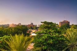 Uno scorcio della città di Niamey, Niger, al tramonto (Africa).

