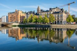 Uno scorcio della città di Norrkoping con il fiume Motala in una giornata di settembre, Svezia - © Rolf_52 / Shutterstock.com