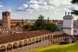 Uno scorcio della città di Udine vista dal castello, Friuli Venezia Giulia. La città sorge intorno a un colle isolato fatto edificare, secondo la leggenda, da Attila per ammirare ...