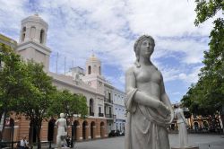 Uno scorcio della città vecchia di San Juan, Porto Rico. Fondata dai coloni spagnoli nel 1521, è la più antica cittadina dell'isola. Il centro storico è caratterizzato ...