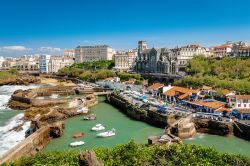 Uno scorcio della cittadina basca di Biarritz, Francia. E' considerata una delle più belle cittadine francesi nella regione dell'Aquitania.

