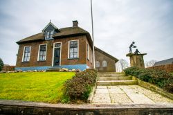 Uno scorcio della cittadina di Giethoorn, regione di Overijssel, Olanda. Questa località è nota come la Piccola Venezia o la Venezia dell'Olanda: è infatti famosa per ...