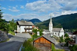 Uno scorcio della cittadina di Sillian (Austria) con le Alpi sullo sfondo. Siamo nel distretto di Lienz, in Tirolo.

