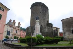 Uno scorcio della cittadina di Varese Ligure, Liguria. E' il Comune più settentrionale della provincia di La Spezia - © Fabio Caironi / Shutterstock.com