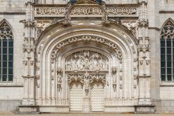 Uno scorcio della facciata gotica del monastero reale di Brou, Bourg-en-Bresse, Francia.

