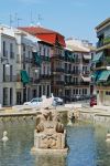 Uno scorcio della Fontana del Re a Priego de Cordoba, Spagna. Sullo sfondo, alcuni edifici cittadini - © Caron Badkin / Shutterstock.com