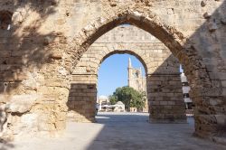 Uno scorcio della Lala Mustafa Pasa Mosque a Famagosta, Cipro Nord. E' una delle principali attrazioni della cittadina: costruita fra il 1298 e il 1400, fu poi consacrata come cattedrale ...