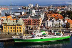 Uno scorcio della parte moderna e del porto di Stavanger in Norvegia