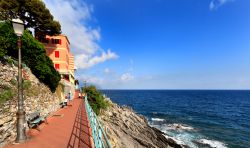 Uno scorcio della passeggiata Anita Garibaldi a Nervi a Genova, Liguria. Parte dal porticciolo di Nervi e raggiunge l'antico scalo di Capolungo con una lunghezza totale di circa 2 km - © ...