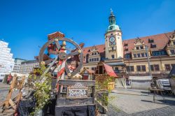 Uno scorcio della piazza di Lipsia, Germania, in una giornata di sole.

