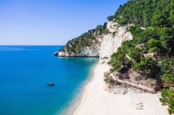 Uno scorcio della spiaggia di Baia delle Zagare sul Gargano