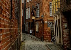 Uno scorcio della strada più antica della città di Lubecca (Germania) - © Mirela Felicia Catalinoiu / Shutterstock.com