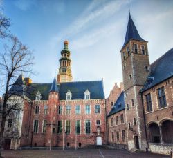 Uno scorcio dell'Abbazia di Nostra Signora a Middelburg, Olanda: fondata nel 1100, oggi è sede dello Zeeuws Museum. 


