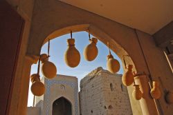 Uno scorcio dell'antico villaggio di Nizwa, Oman. Oggi è una rinomata località turistica situata nella parte centro-settentrionale del paese e distante circa 2 ore dalla capitale ...