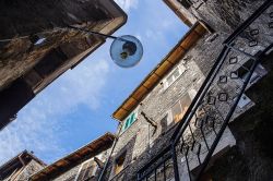 Uno scorcio delle case antiche del borgo di Scanno in Abruzzo - © TTL media / Shutterstock.com