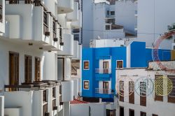 Uno scorcio delle case e dei balconi nella vecchia città di Icod de los Vinos, Tenerife (Spagna).
