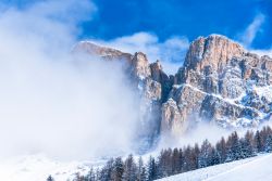 Uno scorcio delle Dolomiti innevate viste da ...