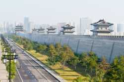 Uno scorcio delle mura di Datong, Shanxi, Cina. E' stata la prima capitale storica della dinastia Wei  - © beibaoke / Shutterstock.com