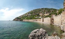 Uno scorcio delle mura difensive di Alanya, Turchia.
