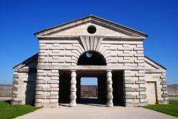 Uno scorcio delle Saline Reali a Arc-et-Senans, dipartimento del Doubs (Francia). Patrimonio dell'Umanità dal 1982, le saline sono una costruzione architettonica del periodo illuminista.
 ...