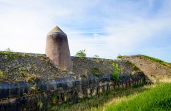 Uno scorcio dell'East Abutment nella città olandese di Vlissingen: si tratta di una parte della fortezza napoleonica costruita fra il 1811 e il 1813. Attualmente è stata ristrutturata.



 ...