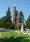 Uno scorcio dell'Holy Sepulchre Cemetery di Rochester, stato di New York (USA): a immaginarlo e volerlo così fu nel 1871 Bernard J. McQuaid, primo vescovo della diocesi cattolica ...