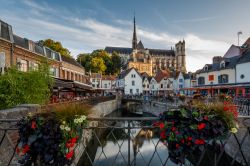 Uno scorcio di Amiens e della sua Cattedrale in estate - © zjtmath / Shutterstock.com