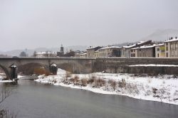 Uno scorcio di Anduze in inverno con la neve, Francia - © Gilles Paire / Shutterstock.com