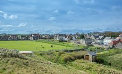 Uno scorcio di Bamburgh sulla costa nord orientale del  Northumberland in inghilterra