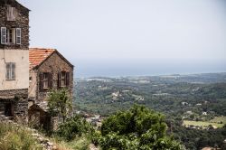 Uno scorcio di Cervione, villaggio tipico in Alta Corsica, a nord di Bastia (Francia)