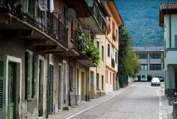 Uno scorcio di Colico, la cittadina in provincia di Lecco che si affaccia sul Lago di Como, in Lombardia - © Alexandra Thompson / Shutterstock.com 