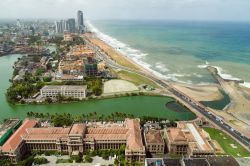 Uno scorcio di Colombo vista dall'alto: Galle Face Green è un parco urbano di 5 ettari affacciato sull'oceano.


