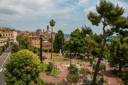 Uno scorcio di Grasse in Costa Azzurra con uno dei suoi giardini (Francia).
