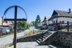 Uno scorcio di Holloko, Ungheria: si tratta di 167 edifici protetti che fanno di questo borgo un villaggio reale inserito dall'Unesco fra i patrimoni dell'umanità  - © ...