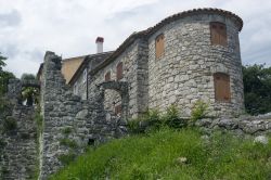 Uno scorcio di Hum il borgo della Croazia - © Jakub.it / Shutterstock.com